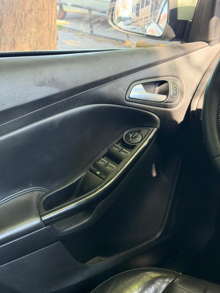 Ford Focus SE — foto 4